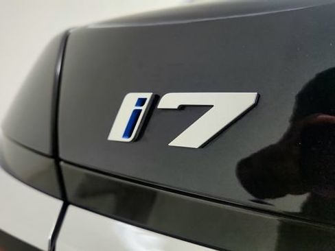 Used 2025 BMW i7 xDrive60 AWD/4WD image 33