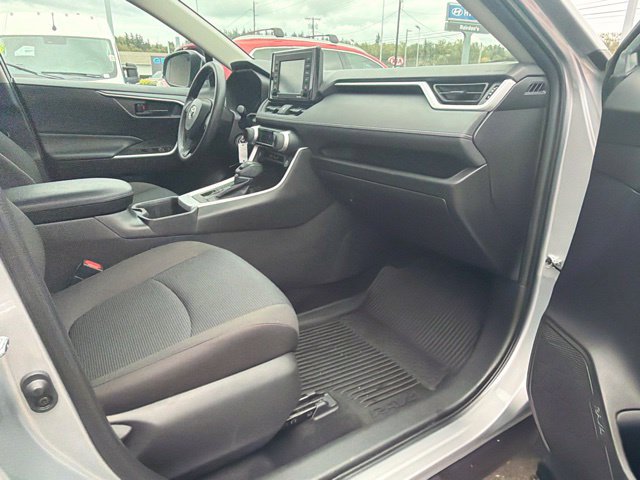 Used 2022 Toyota RAV4 LE AWD/4WD image 9