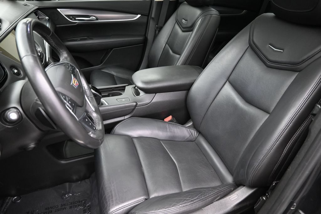 Used 2017 Cadillac XT5 Luxury w/ Driver Awareness Package FWD image 10