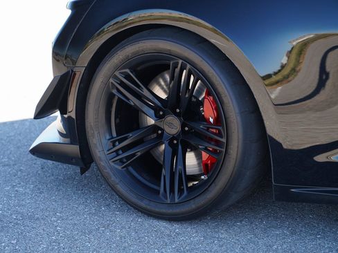 Used 2019 Chevrolet Camaro ZL1 RWD image 11