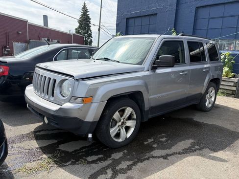 Used 2015 Jeep Patriot Latitude FWD image 1