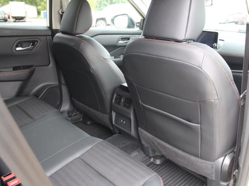 Used 2025 Nissan Rogue SV AWD/4WD image 25