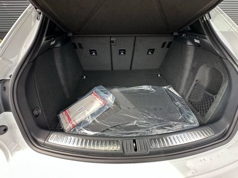 Used 2026 Porsche Macan AWD/4WD image 41