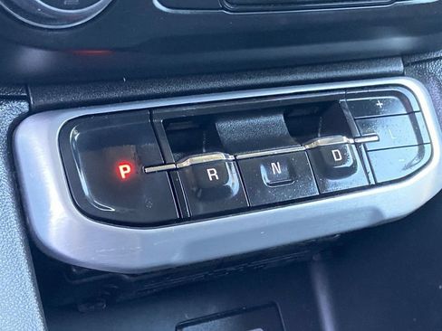 Used 2023 GMC Acadia SLE w/ Driver Convenience Package FWD image 11