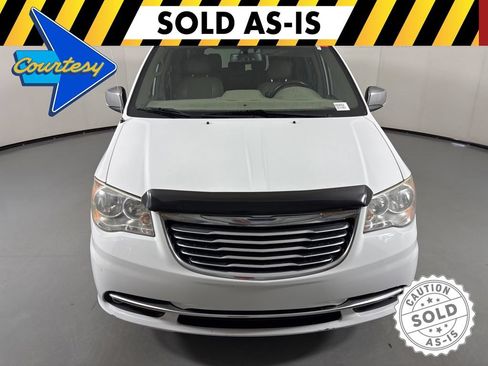 Used 2014 Chrysler Town & Country Touring-L w/ Driver Convenience Group FWD image 3