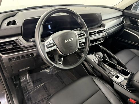 Used 2025 Kia Telluride S image 18