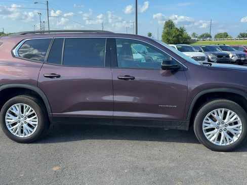 Used 2024 GMC Acadia Elevation w/ Luxury Package FWD image 8