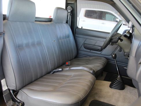 Used 1992 Toyota Pickup Deluxe RWD image 13