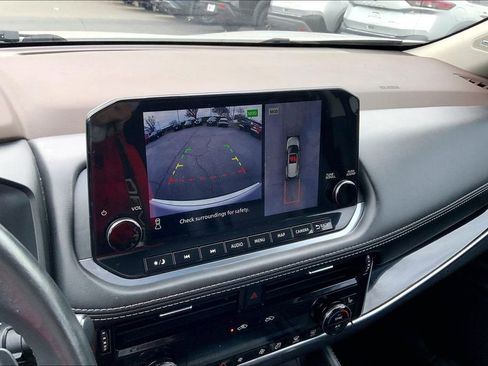 Used 2023 Nissan Rogue SL w/ SL Premium Package image 11