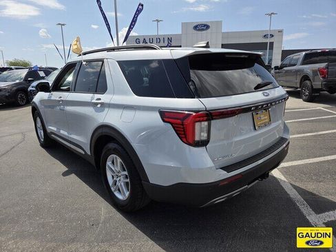 Certified 2025 Ford Explorer Active w/ Active Comfort Package RWD image 5