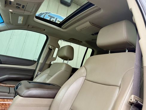 Used 2020 Chevrolet Suburban Premier AWD/4WD image 38
