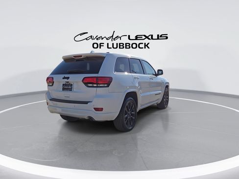 Used 2017 Jeep Grand Cherokee Altitude RWD image 8