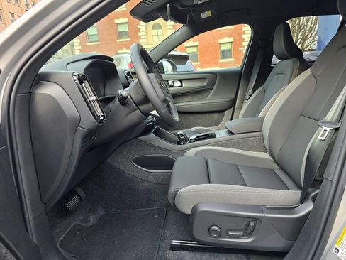 New 2025 Volvo EX40 Core w/ Climate Package image 20