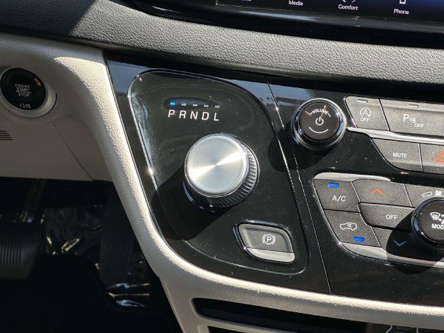 Used 2023 Chrysler Pacifica Touring-L FWD image 20