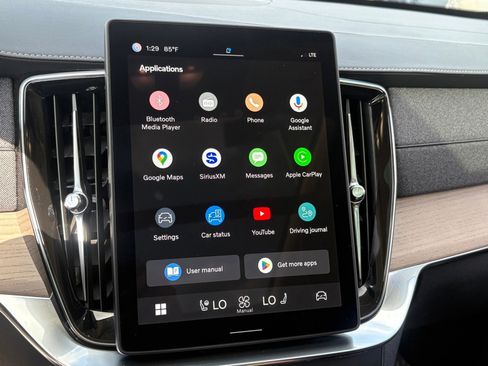 Certified 2025 Volvo XC90 B6 Plus image 24