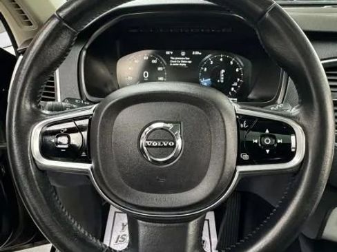 Used 2017 Volvo XC90 T6 Momentum w/ Vision Package image 30