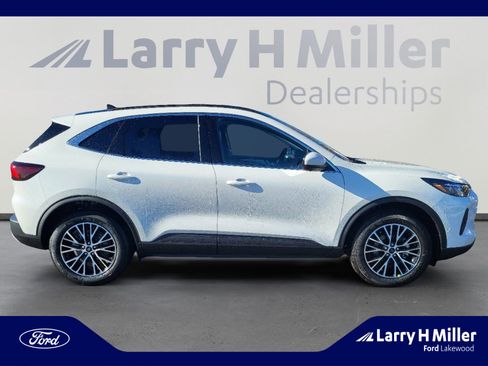 New 2024 Ford Escape SE w/ PHEV Premium Package image 7