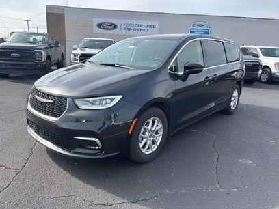 Used 2023 Chrysler Pacifica Touring-L