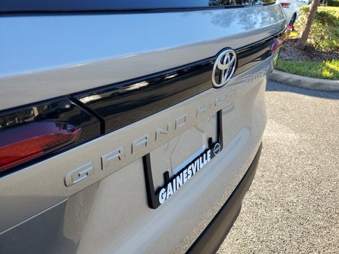 Used 2025 Toyota Grand Highlander LE image 7