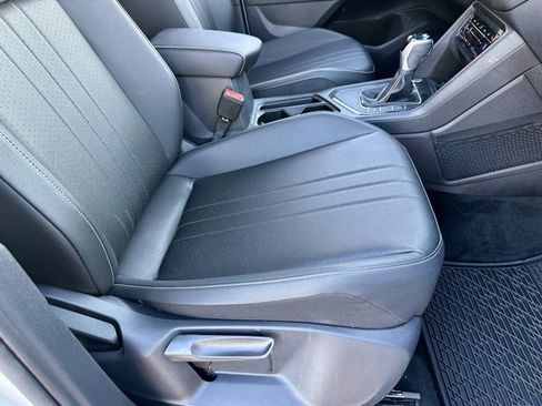 Used 2023 Volkswagen Tiguan SE R-Line image 23