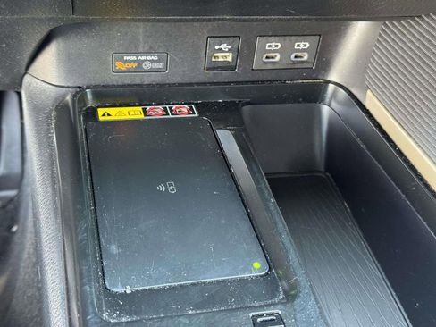 Used 2025 Toyota Camry SE image 8