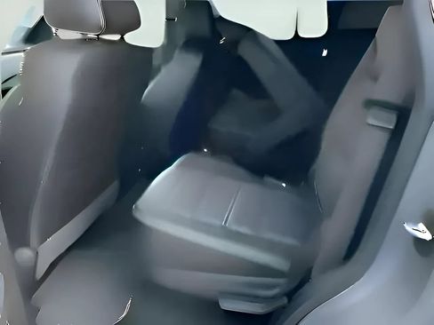 Used 2018 GMC Yukon Denali image 1