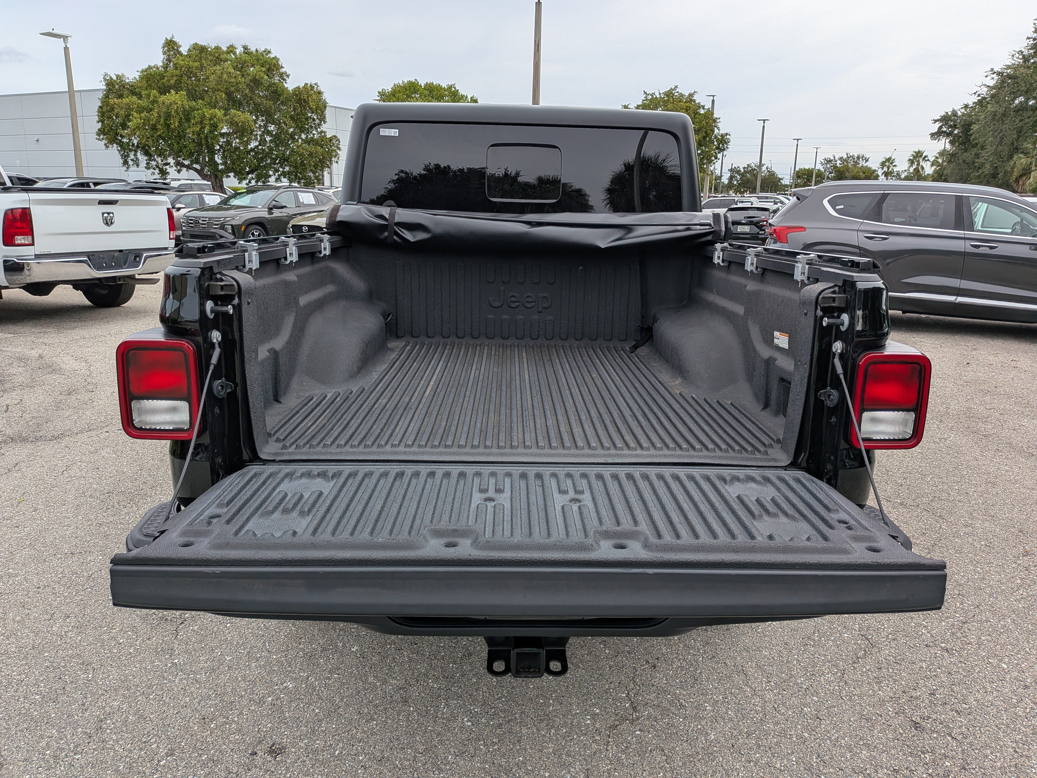 Used 2023 Jeep Gladiator Sport AWD/4WD image 13