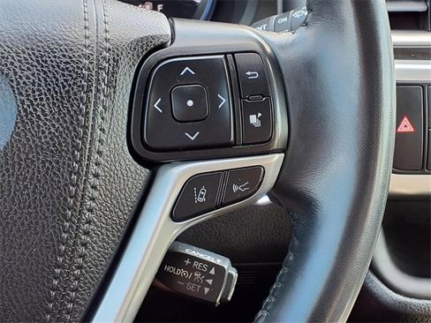 Used 2019 Toyota Highlander SE image 31