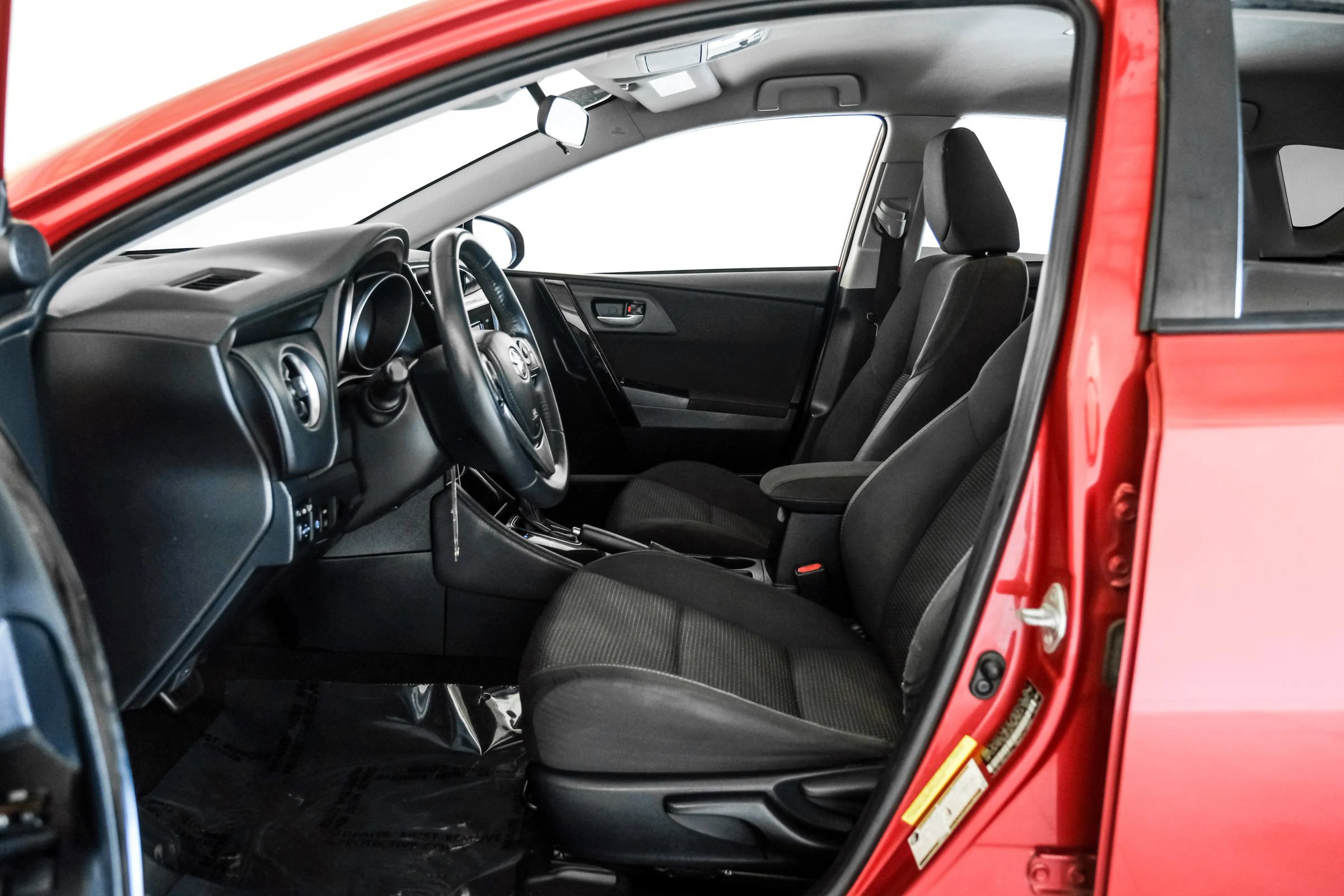 Used 2018 Toyota Corolla iM FWD image 3