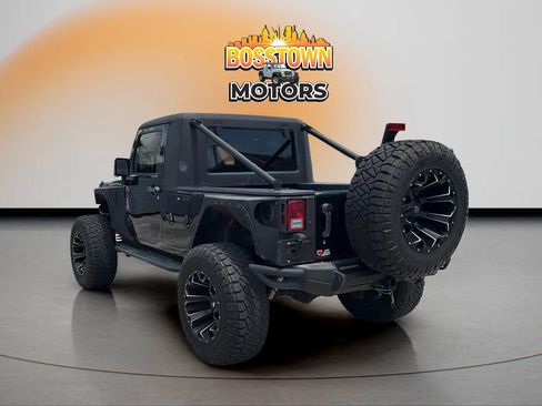 Used 2016 Jeep Wrangler Unlimited Sahara AWD/4WD image 5