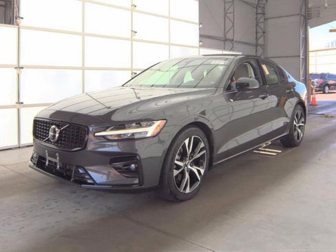 Used 2023 Volvo S60 B5 Plus image 1