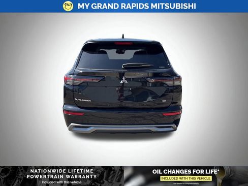 New 2026 Mitsubishi Outlander SE image 4