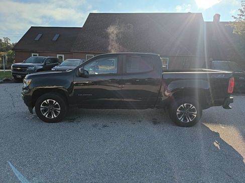 Used 2021 Chevrolet Colorado Z71 AWD/4WD image 2