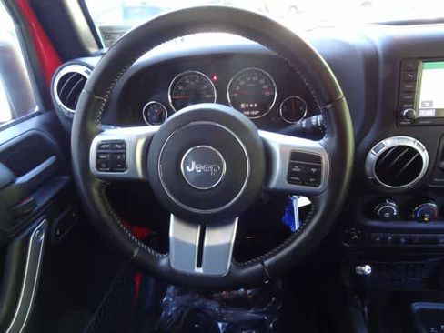 Used 2016 Jeep Wrangler Unlimited Rubicon AWD/4WD image 13