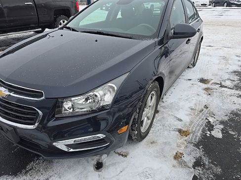 Used 2015 Chevrolet Cruze LT image 2