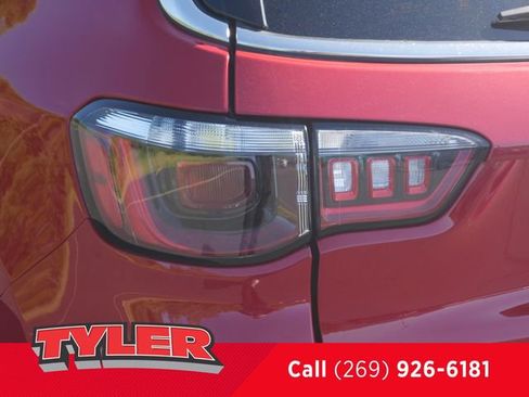 Used 2024 Jeep Compass Latitude AWD/4WD image 12
