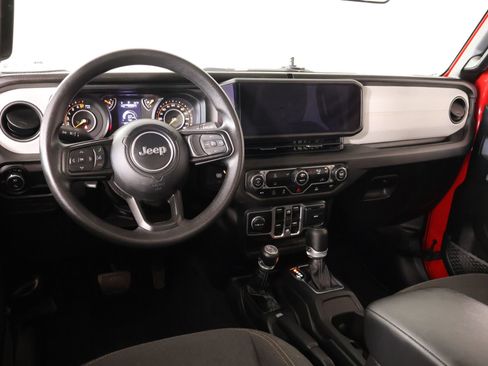 Used 2025 Jeep Gladiator Sport AWD/4WD image 2