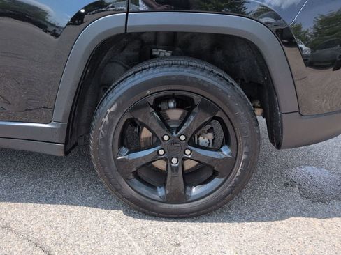 Used 2023 Jeep Grand Cherokee Altitude AWD/4WD image 14