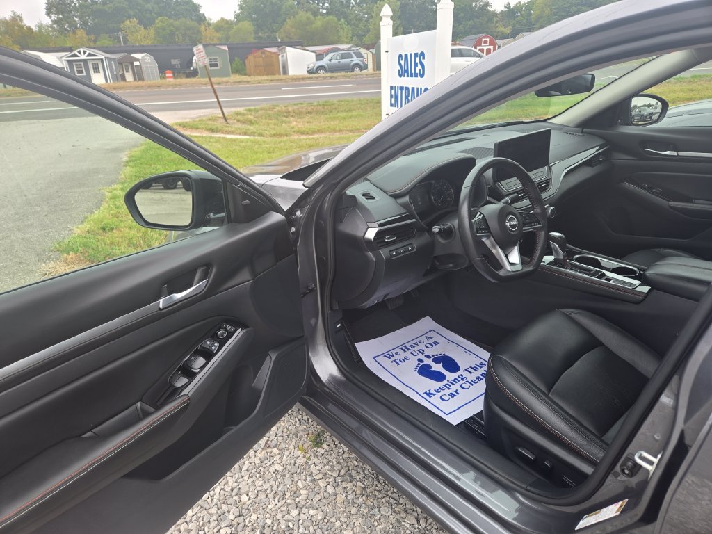 Used 2024 Nissan Altima 2.5 SR w/ SR Premium Package AWD/4WD image 5