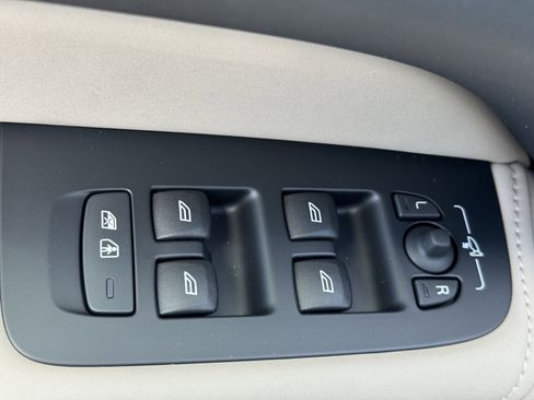 New 2026 Volvo XC60 B5 Core w/ Protection Package image 17