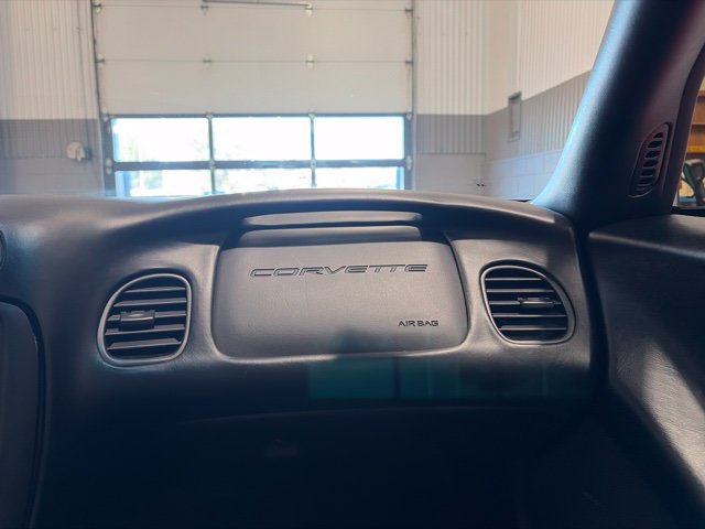Used 2004 Chevrolet Corvette Coupe RWD image 24