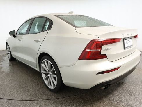 Used 2021 Volvo S60 T6 Momentum image 6