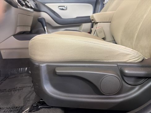 Used 2010 Hyundai Elantra GLS FWD image 20