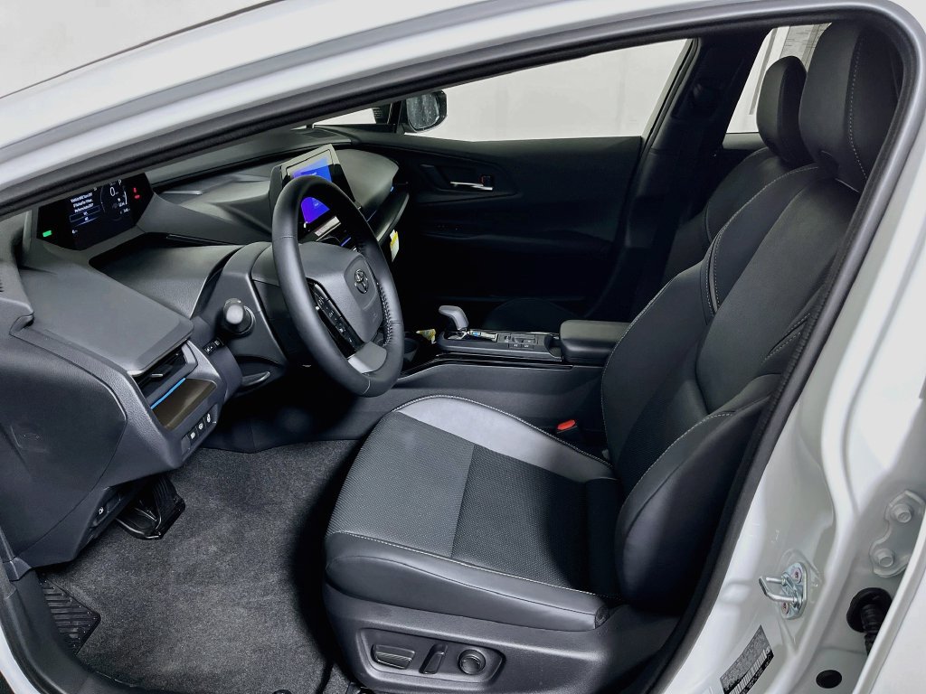 New 2027 Toyota Prius FWD image 12