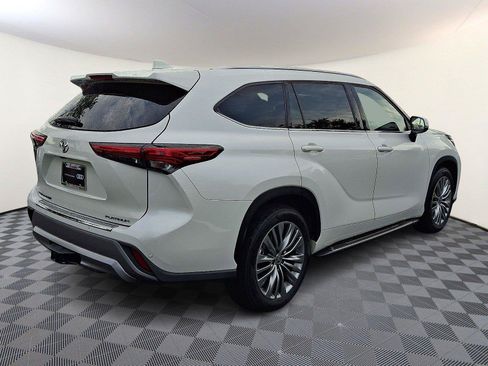 Used 2021 Toyota Highlander Platinum FWD image 6