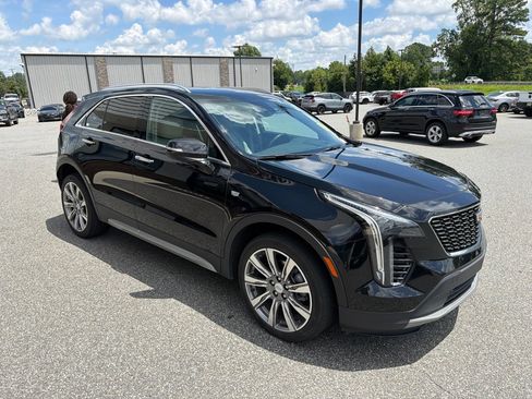 Used 2023 Cadillac XT4 Premium Luxury w/ Technology Package FWD image 11