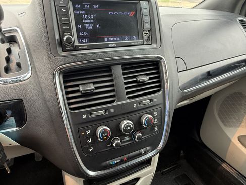 Used 2018 Dodge Grand Caravan SXT FWD image 19