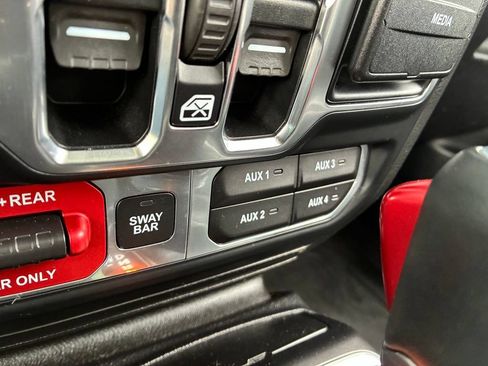 Used 2018 Jeep Wrangler Unlimited Rubicon w/ Uconnect 4C Nav & Sound Group AWD/4WD image 29