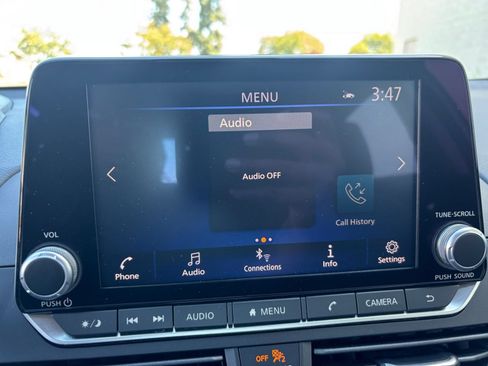 Used 2025 Nissan Altima 2.5 SV FWD image 20