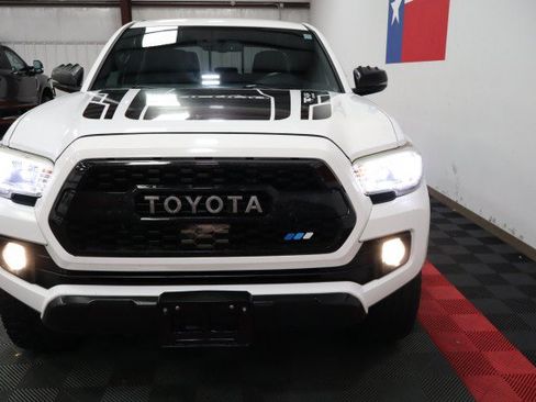 Used 2019 Toyota Tacoma TRD Off-Road AWD/4WD image 23